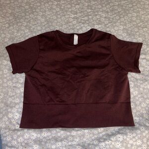 LAST CHANCE AERIE workout cropped top- maroon